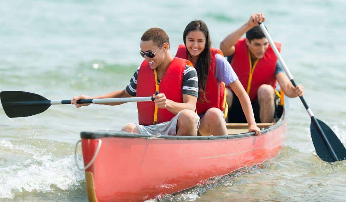 Kayaking vs Canoeing Choosing Your Outdoor Adventure